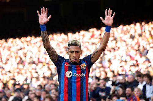 Barca hạ Valencia với 10 người