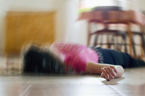 Người phụ nữ ở Cao Bằng ngất xỉu sau khi uống rượu