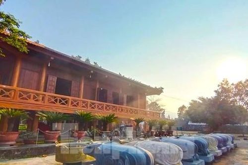 Độc đáo lễ hội ở ngôi đền có 9 con trâu quỳ