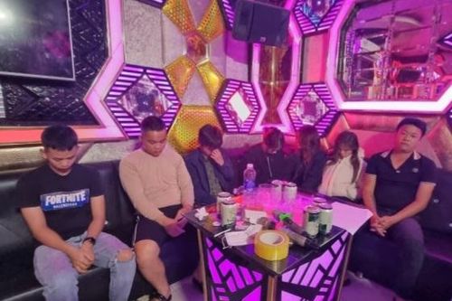 Quảng Bình: Phát hiện 7 nam nữ bay lắc trong quán karaoke