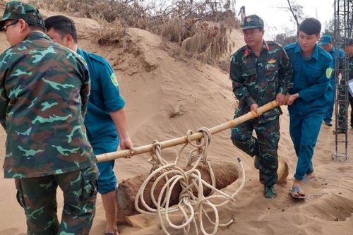 Trà Vinh: Phát hiện quả bom nặng 150kg còn nguyên ngòi nổ