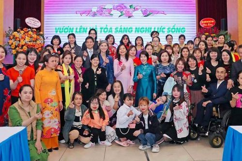 Chương trình 'Vươn lên và tỏa sáng nghị lực sống' cho phụ nữ và trẻ em gái thuộc 8 nhóm yếu thế