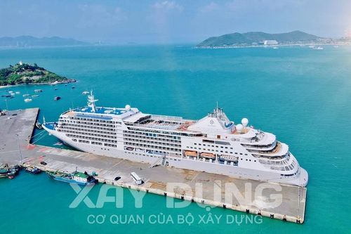 Siêu tàu du lịch Silver Muse cập cảng Nha Trang