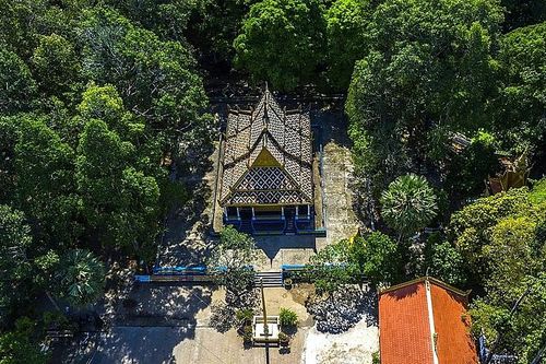 Ngôi chùa hơn 400 tuổi có hàng nghìn con dơi ở miền Tây