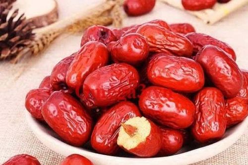 Táo đỏ nhiều công dụng, đặc biệt dưỡng nhan, tốt cho sức khỏe nhưng khi ăn tuyệt đối tránh những sai lầm này!