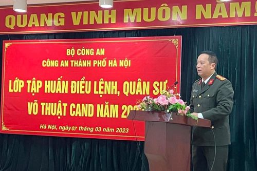Công an Hà Nội khai giảng lớp điều lệnh, quân sự, võ thuật, bắn súng