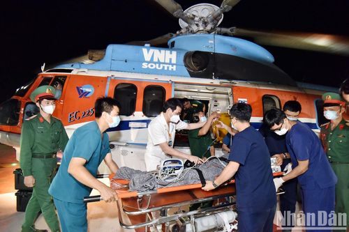 Ngư dân bị đột quỵ được cấp cứu từ Trường Sa về đất liền