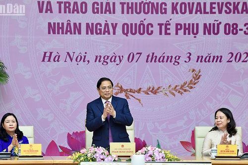 Kế thừa, nuôi dưỡng, phát huy truyền thống nhân hậu, đảm đang, trí tuệ và cống hiến của phụ nữ Việt Nam