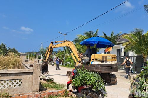 Kiên Giang: Người dân Phú Quốc tự nguyện tháo dỡ 7 căn biệt thự vi phạm