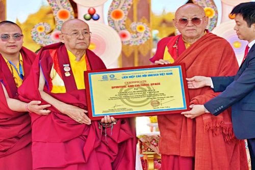 Trao chứng nhận Không gian văn hóa Tâm Linh Phật giáo Kim Cương thừa tại Việt Nam