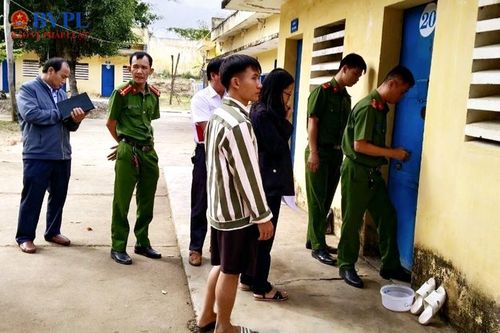 Kiểm sát trực tiếp tại Nhà tạm giữ Công an huyện Cư Jút