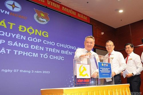 Ngành điện TP. Hồ Chí Minh: Cùng hàng nghìn ngư dân 28 tỉnh, thành thắp sáng đèn trên biển