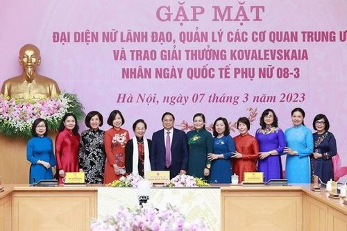 Thủ tướng: Tạo môi trường, điều kiện để phát huy vai trò của phụ nữ