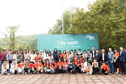 Trao 5.000 cây xanh tặng người dân Tứ Hiệp