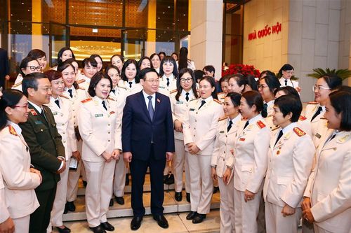 Chủ tịch Quốc hội gặp mặt nữ đại biểu, nhân Kỷ niệm 40 năm Ngày thành lập Hội Phụ nữ Bộ Công an