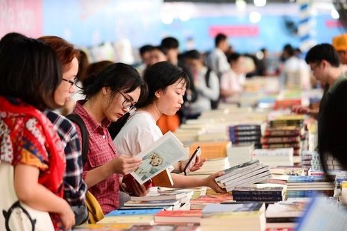 Người đứng đầu cơ quan chủ quản không kiêm giám đốc nhà xuất bản