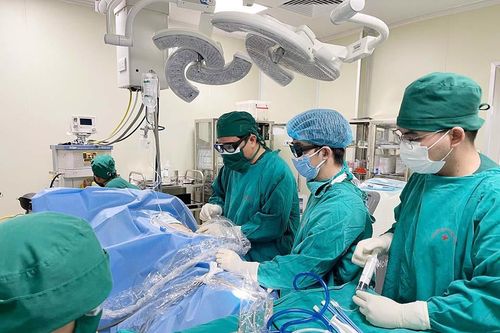 Tán sỏi qua da cho bệnh nhân mắc HIV