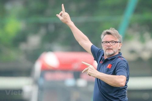 Thách thức với huấn luyện viên Philippe Troussier