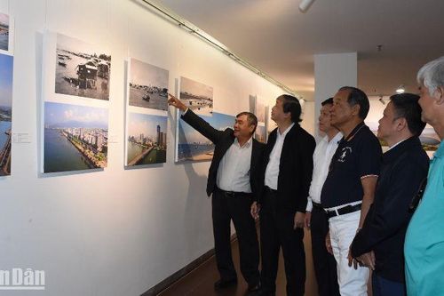 Khai mạc Triển lãm ảnh nghệ thuật 'Đà Nẵng ký ức và hiện tại'