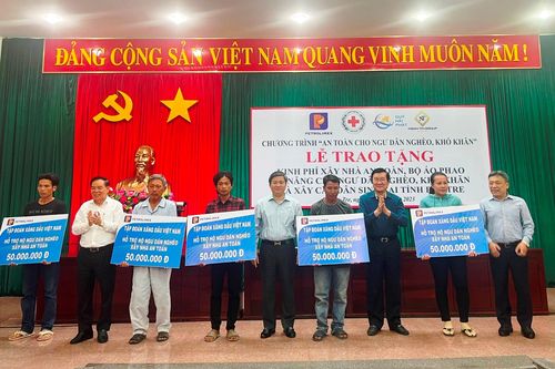 Hơn 3,7 tỷ đồng hỗ trợ ngư dân nghèo, khó khăn ở Bến Tre