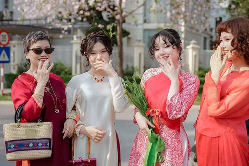 Xuân Thu kể chuyện 3 thế hệ khâu áo dài