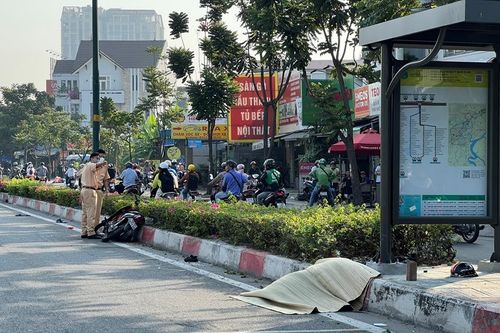 Điều tra vụ tai nạn khiến nữ sinh 19 tuổi tử vong trên đường