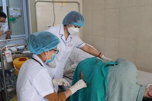 Sốt cao, đau đầu dữ dội, nam thanh niên được phát hiện bệnh viêm màng não thường gặp ở trẻ em