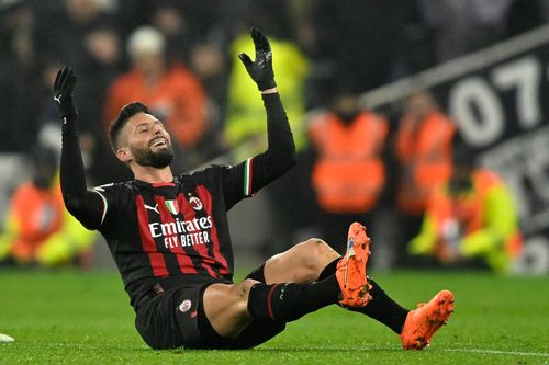 Milan vào tứ kết Champions League sau 11 năm