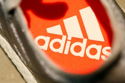 Adidas có thể thua lỗ hàng trăm triệu USD năm nay