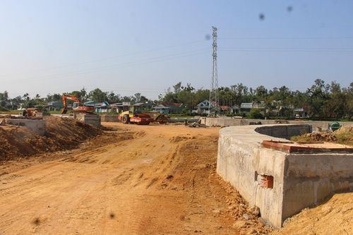 Loạt công trình ở TP Tam Kỳ dang dở vì nhà thầu 'tháo chạy'