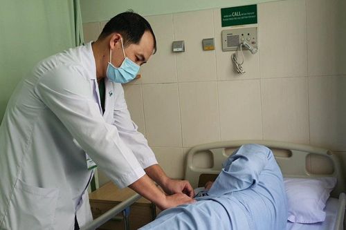 Đeo nhẫn cho 'cậu nhỏ', nam thanh niên suýt bị hoại tử dương vật
