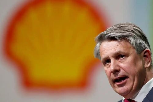 Hé lộ thu nhập khủng của cựu CEO Shell trong năm 2022
