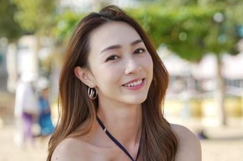 Hoa hậu Hong Kong hớ hênh trên sóng truyền hình vì mặc váy quá ngắn