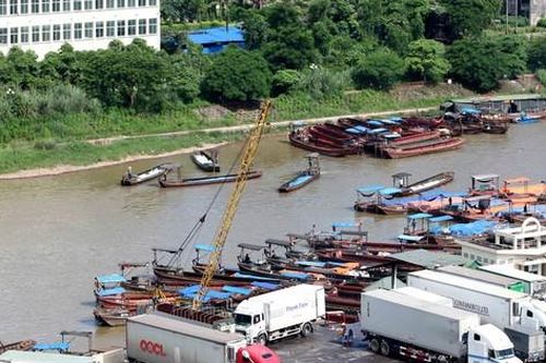 Tạm dừng cửa khẩu Ka Long thông thương với Trung Quốc
