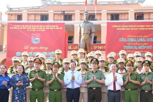 Tuyên dương 75 tập thể, cá nhân tiêu biểu thực hiện 6 điều Bác Hồ dạy CAND