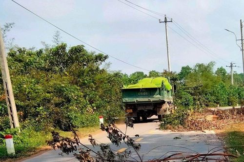 Nguyên nhân đường 25 tỷ vừa làm xong 2 tháng đã chằng chịt vết vá
