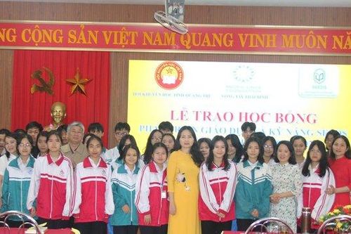 Quảng Trị: Trao 600 triệu đồng học bổng SEEDS tặng học sinh, sinh viên vượt khó học giỏi
