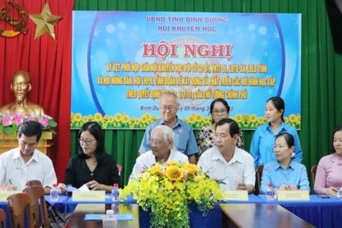 Hội Khuyến học tỉnh Bình Dương ký kết thỏa thuận phát triển các mô hình học tập