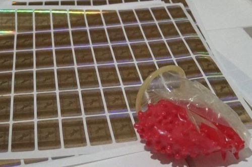 Kinh hoàng 8 vạn bao cao su có gai, thuốc tẩy giun giả được gắn 'tem chống hàng giả'