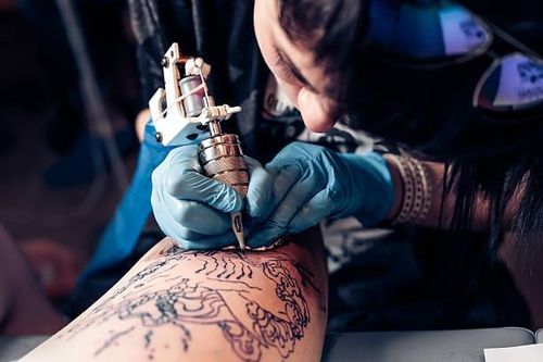 Bồng bột quyết định xăm hình, khổ sở chọn nơi xóa