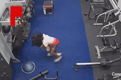 Cô gái dũng cảm đánh trả kẻ động chạm ở phòng gym