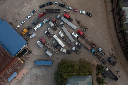 Đi xe máy vì không thể đăng kiểm ôtô