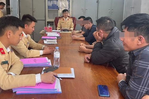 Phạt 369 triệu đồng vụ xe tự chế quá khổ có hộ tống từ Nghệ An sang Hà Tĩnh