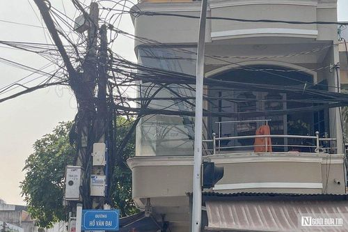 Dây điện, cáp viễn thông chằng chịt như mạng nhện khắp phố phường Biên Hòa