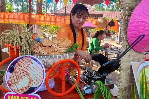 Nhộn nhịp Ngày hội 'Bánh dân gian' ở xã Thạnh Mỹ Tây