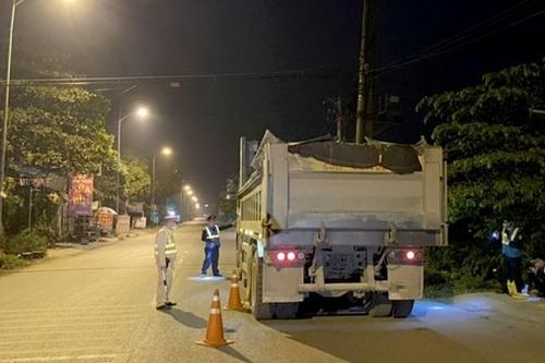 Từ sáng 11/3, CSGT hỗ trợ các trung tâm đăng kiểm để giải quyết tình trạng quá tải