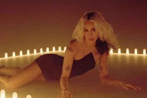 Miley Cyrus ra mắt 'River': Lời bài hát buồn nẫu ruột trên điệu nhạc sôi động