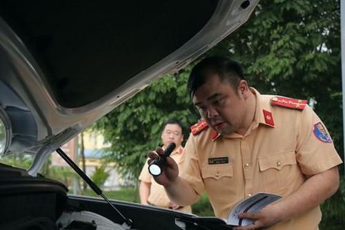 Cục Đăng kiểm tiếp nhận 50 cán bộ, chiến sĩ đăng kiểm CSGT