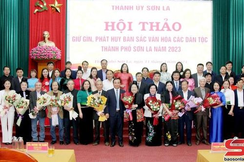 Giữ gìn, phát huy bản sắc văn hóa các dân tộc