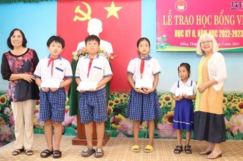 Đồng Tháp: Trao hơn 200 triệu đồng học bổng VNSF tặng học sinh, sinh viên có hoàn cảnh khó khăn